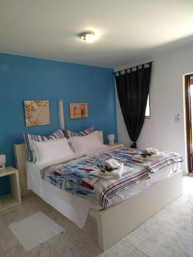 Il Giardino Degli Ulivi Hotel Ровин Екстериор снимка