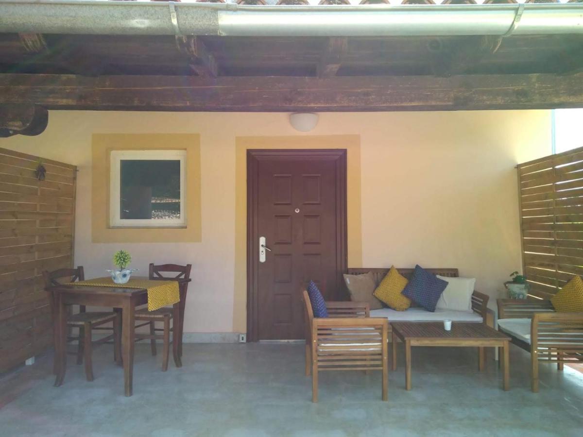 Il Giardino Degli Ulivi Hotel Ровин Екстериор снимка