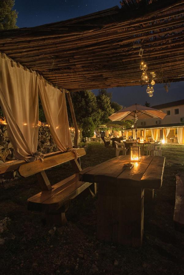 Il Giardino Degli Ulivi Hotel Ровин Екстериор снимка