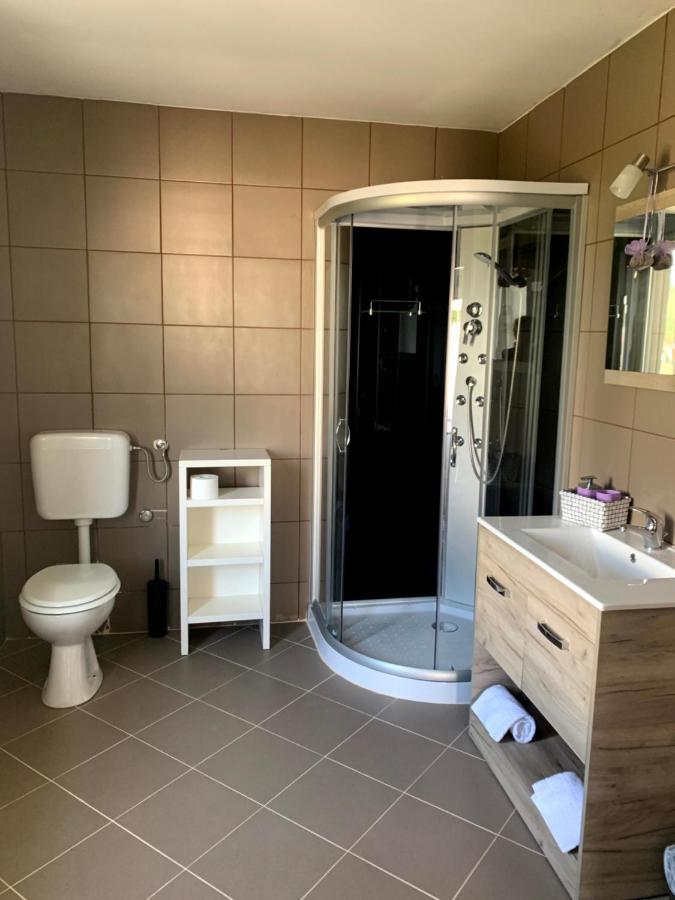 Il Giardino Degli Ulivi Hotel Ровин Екстериор снимка