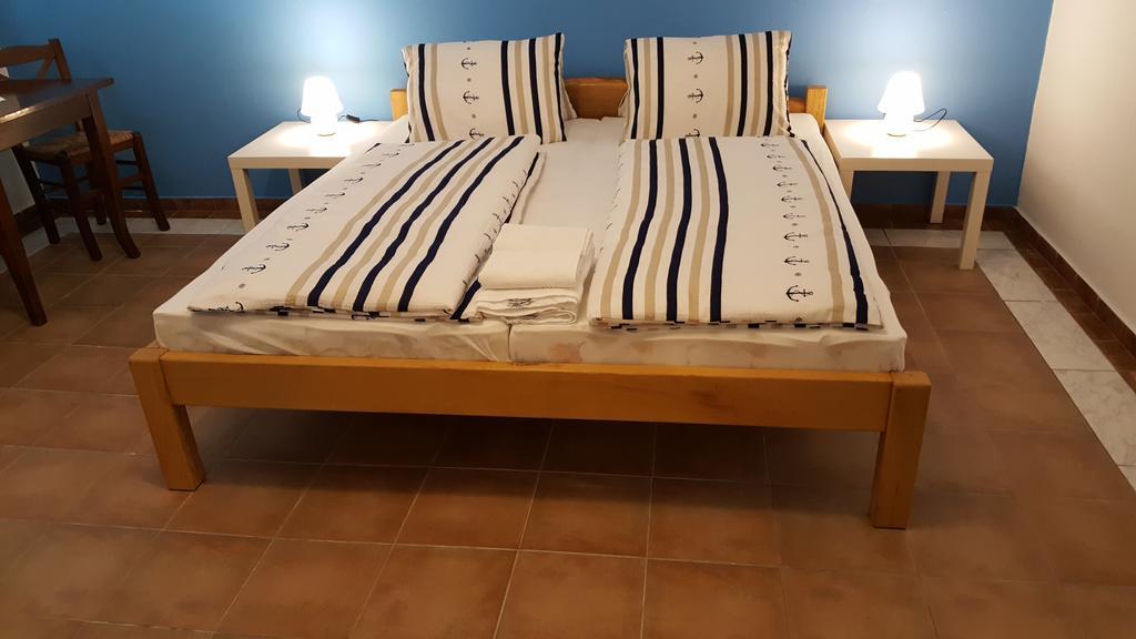 Il Giardino Degli Ulivi Hotel Ровин Екстериор снимка