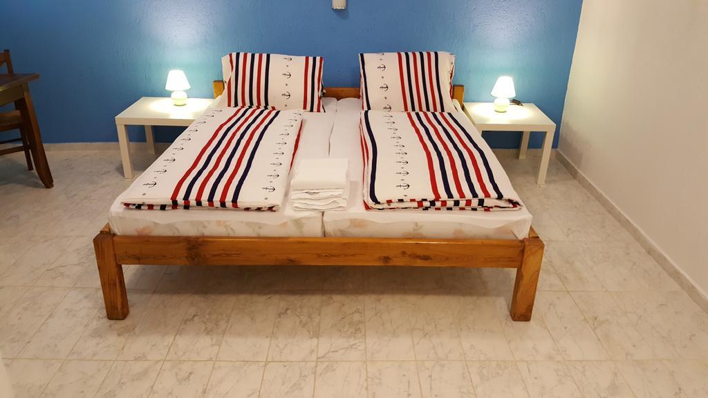 Il Giardino Degli Ulivi Hotel Ровин Екстериор снимка
